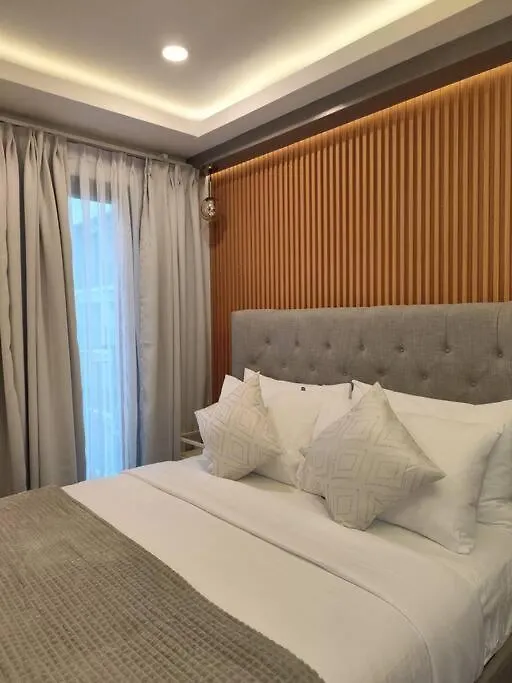 Georgia Luxe Suite At Shore 2 Moa Manila