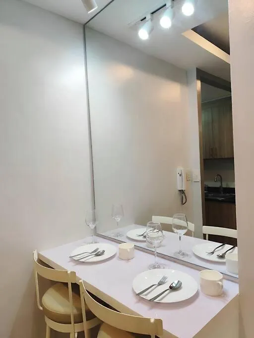 Georgia Luxe Suite At Shore 2 Moa Manila Philippines