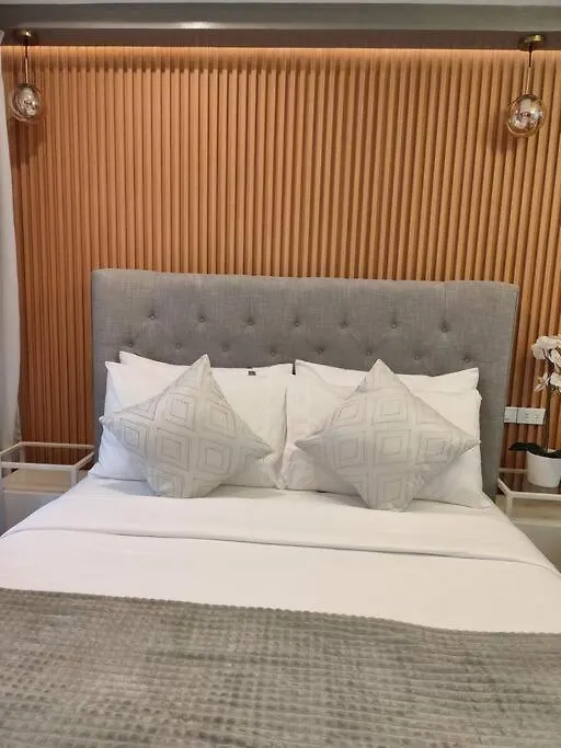 Georgia Luxe Suite At Shore 2 Moa Manila
