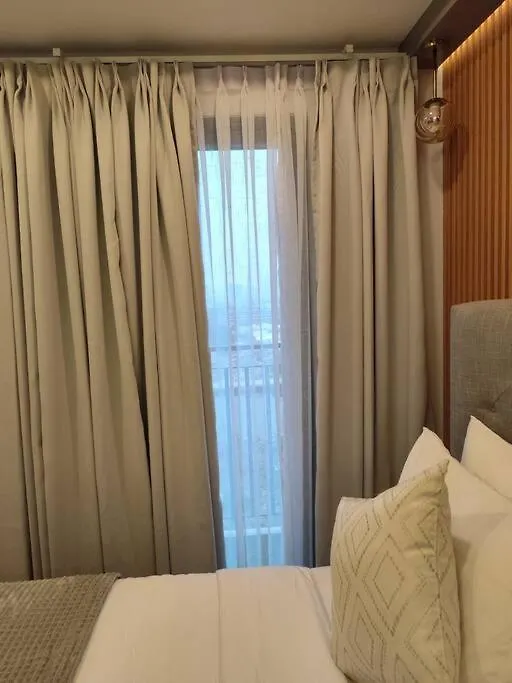 Georgia Luxe Suite At Shore 2 Moa Manila