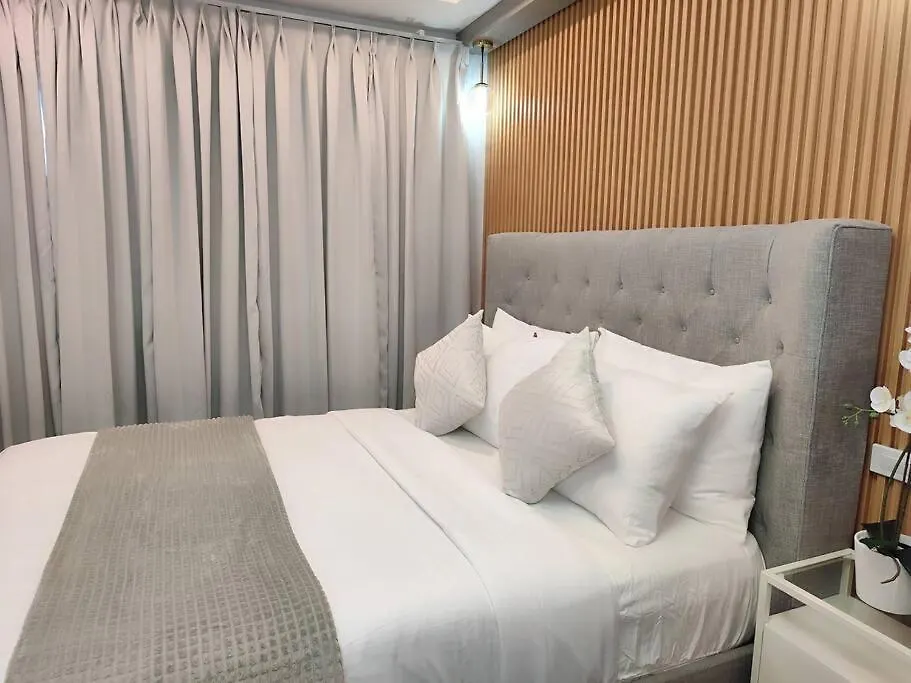 Georgia Luxe Suite At Shore 2 Moa Manila